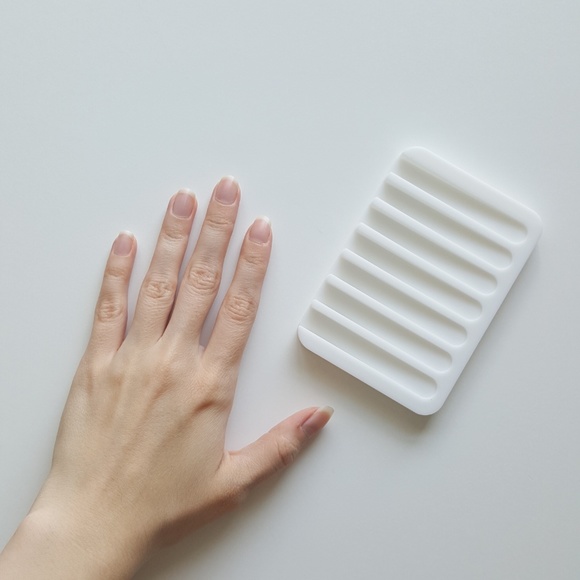 Silicone Flow Soap Tray - Picture 2 of 9